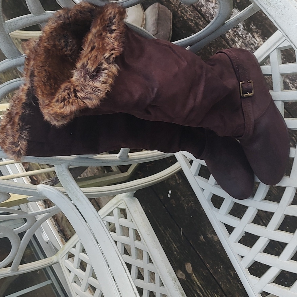 Brown Boots/Fur - Picture 2 of 8